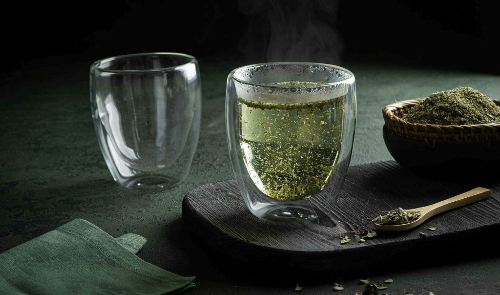 دمنوش گیاهی چای با نعناع و لیمو